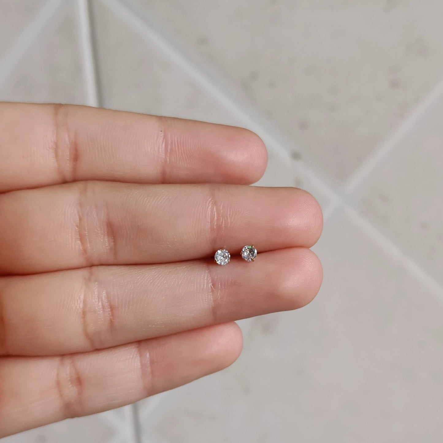 Solitaire studs - Pair