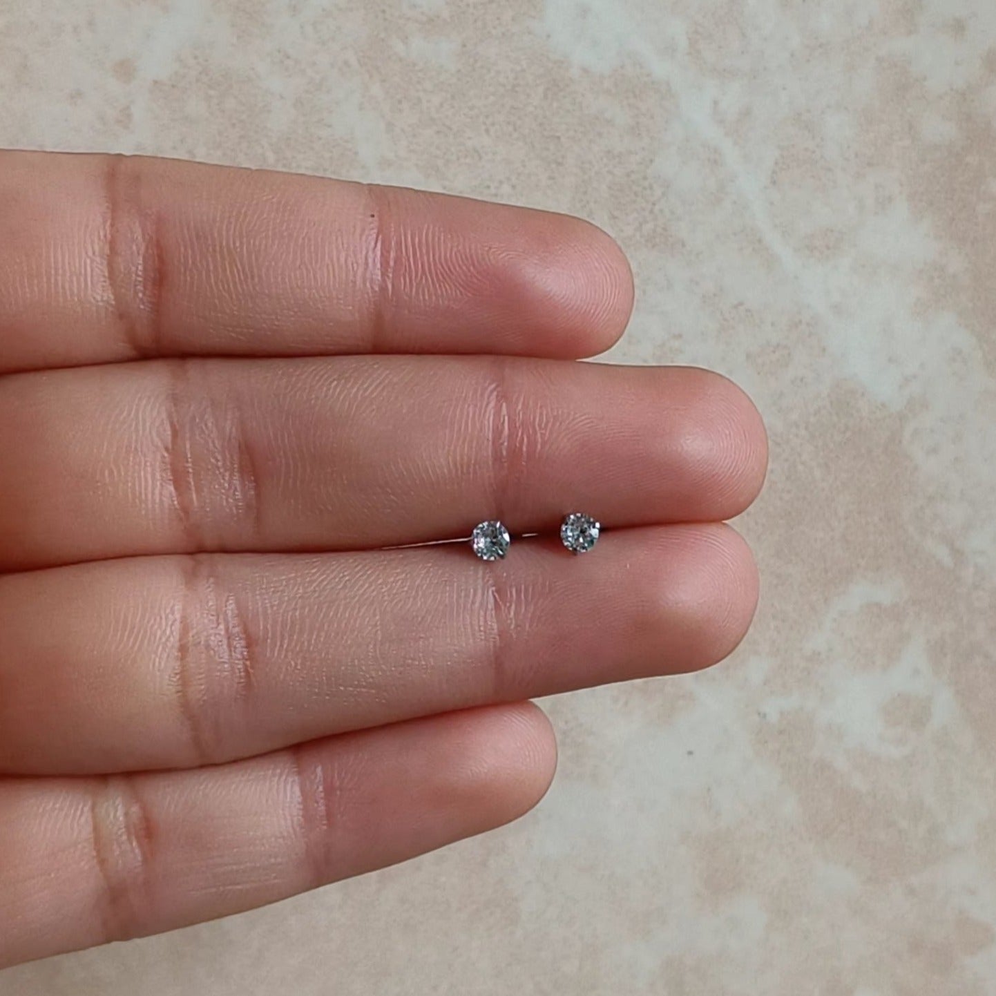 Solitaire studs - Pair