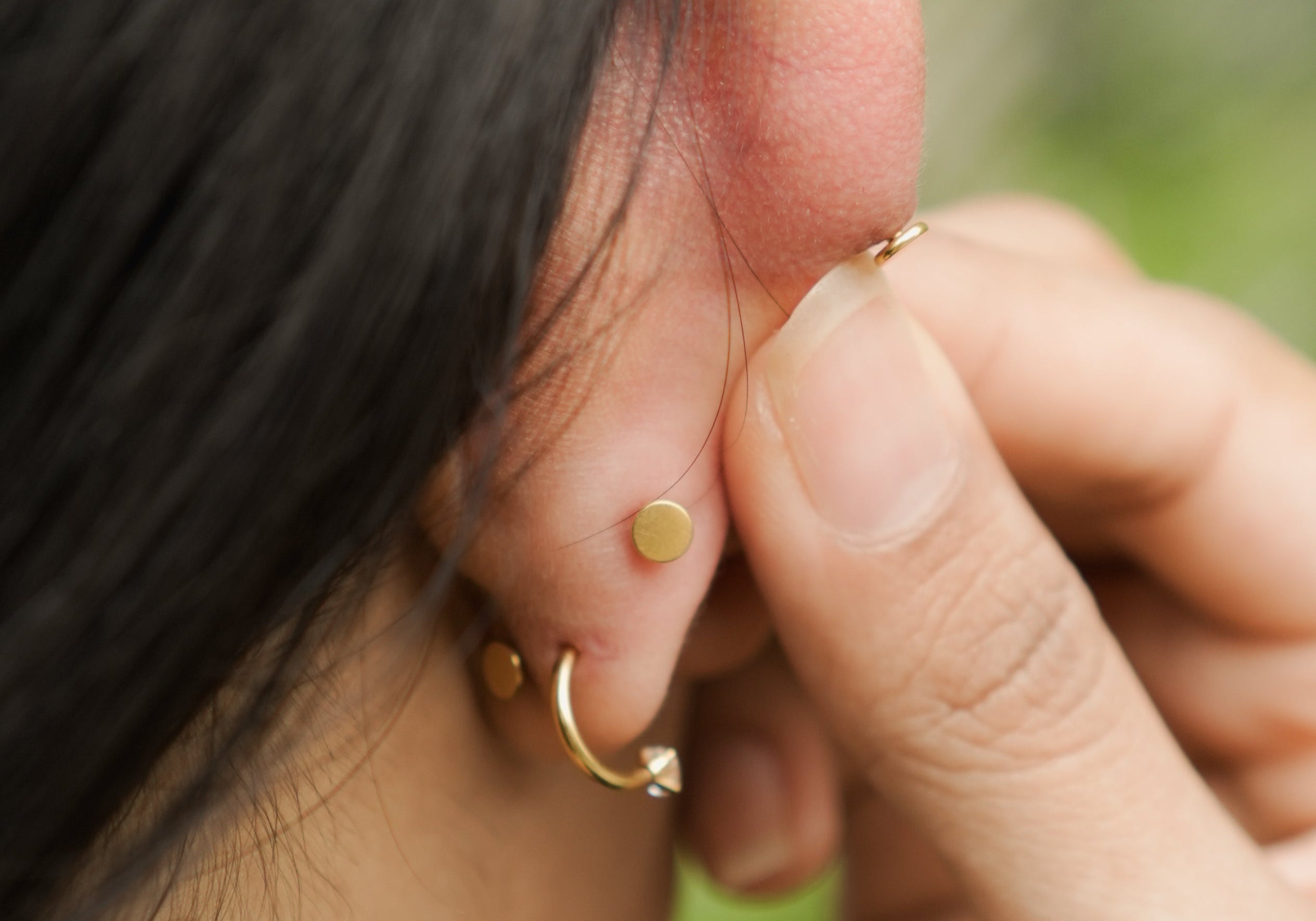 Flat-Back Studs vs Butterfly Backs: Which is Right for You?