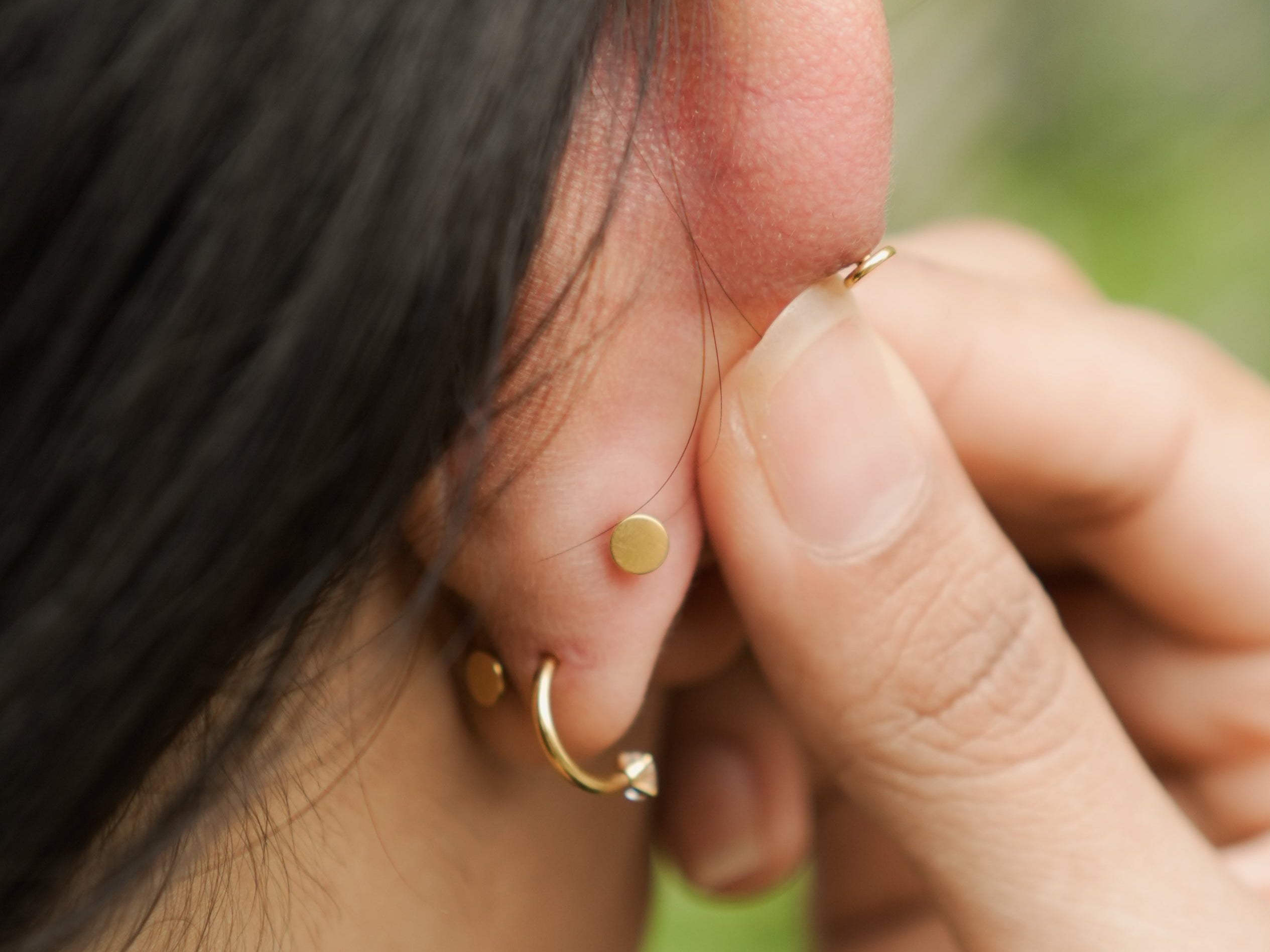 Flat-Back Studs vs Butterfly Backs: Which is Right for You?