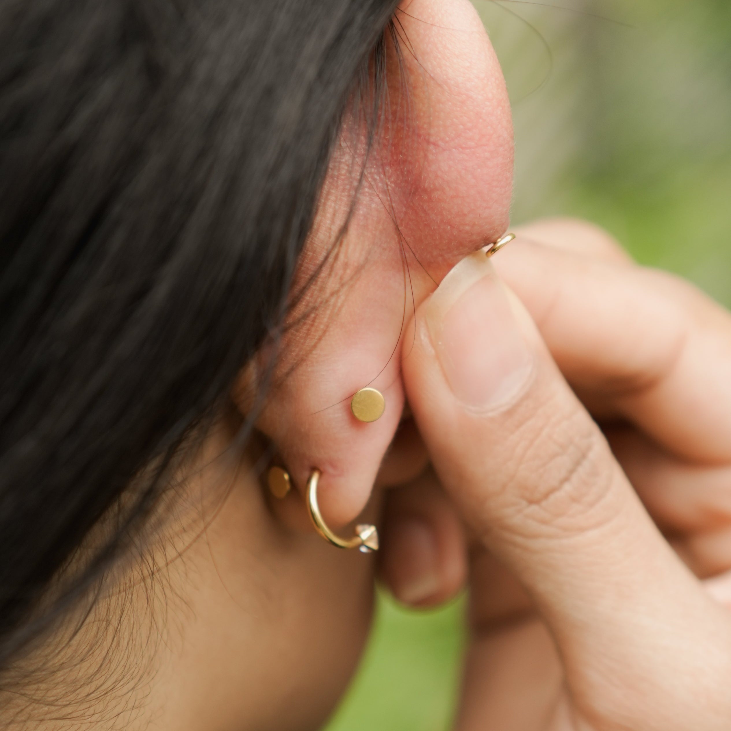Flat-Back Studs vs Butterfly Backs: Which is Right for You?