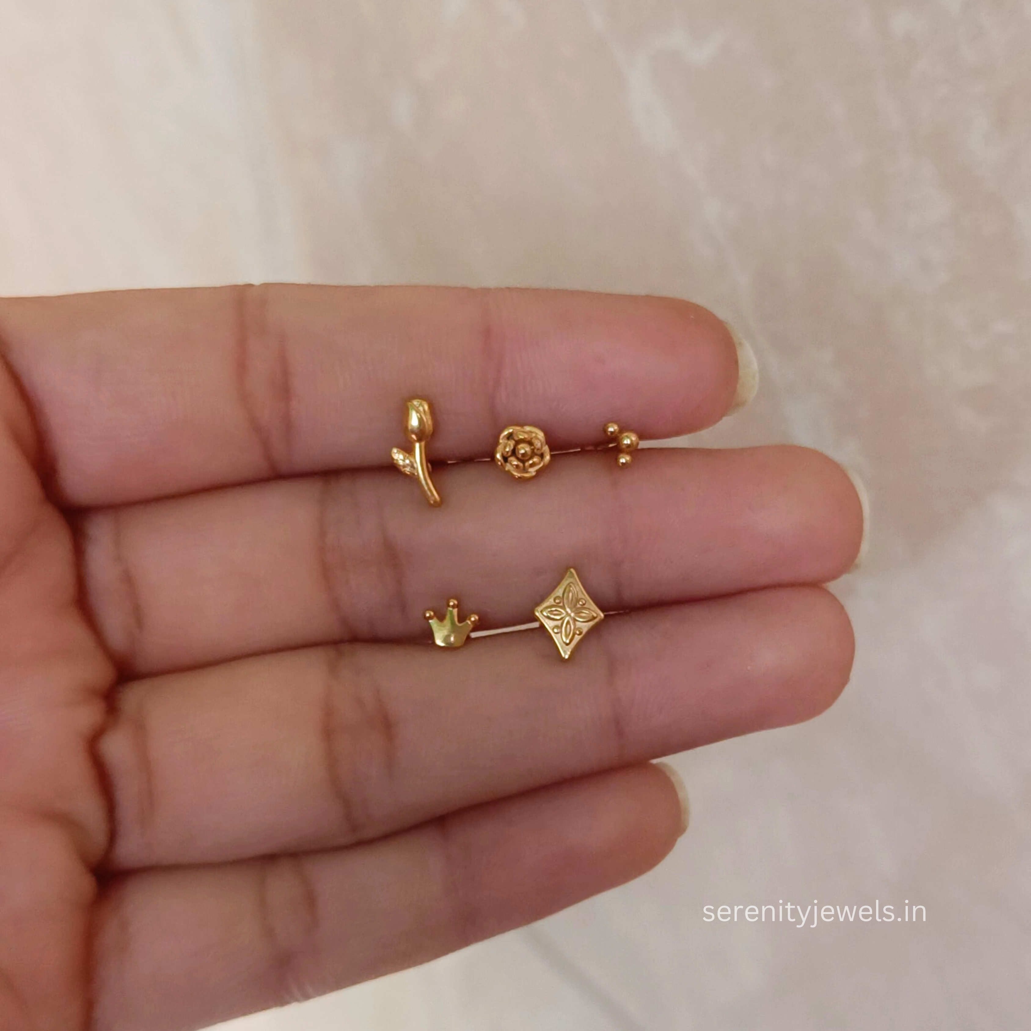 Three dots studs