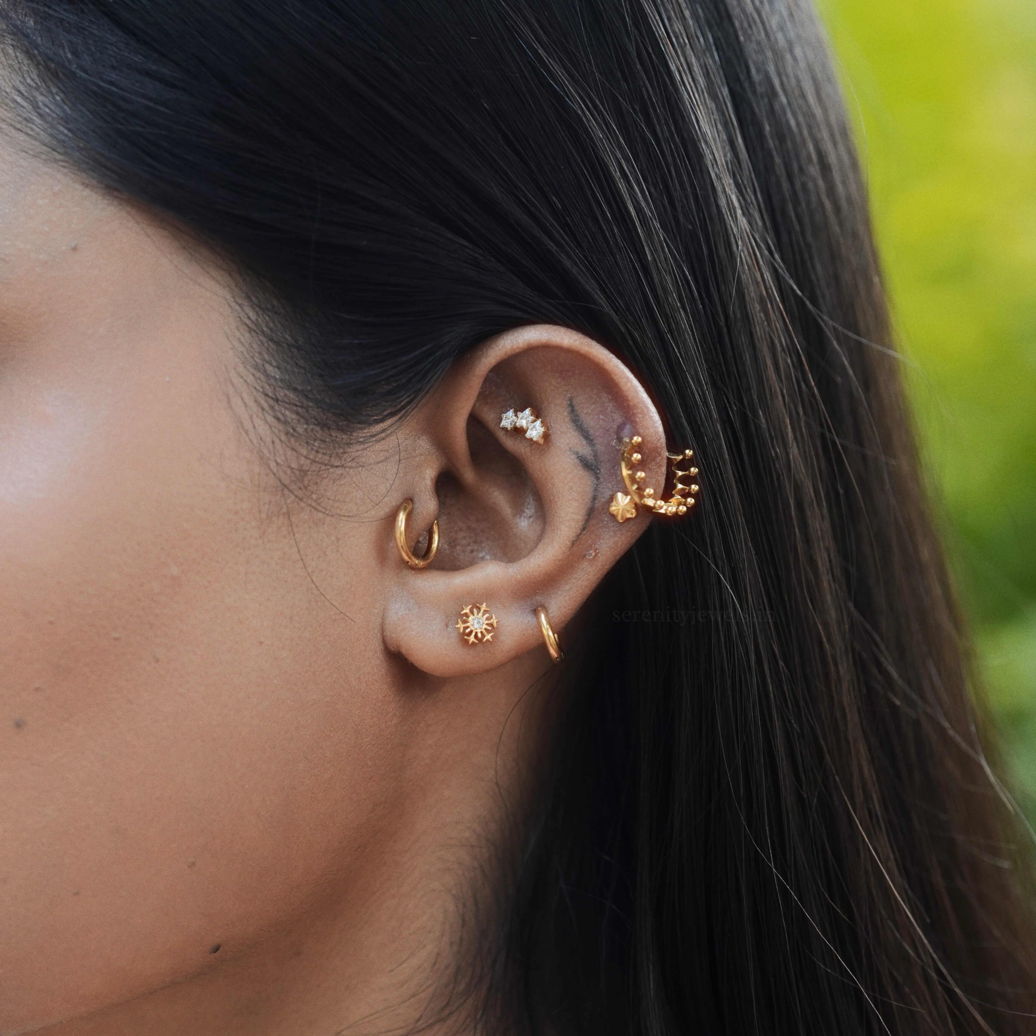 Queen’s Crown Titanium Conch Hoop - SINGLE