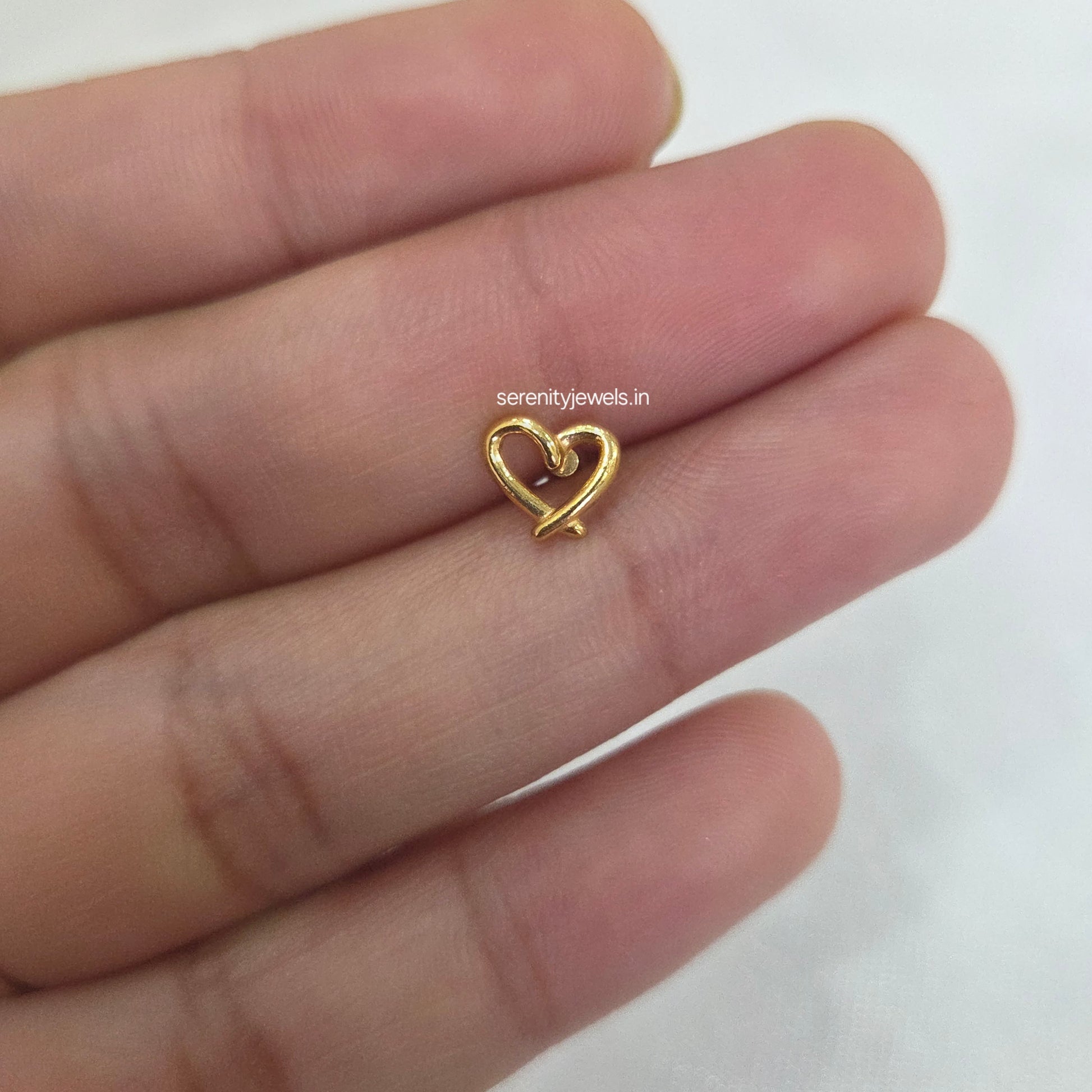 Heartlinen Flat Studs - PAIR