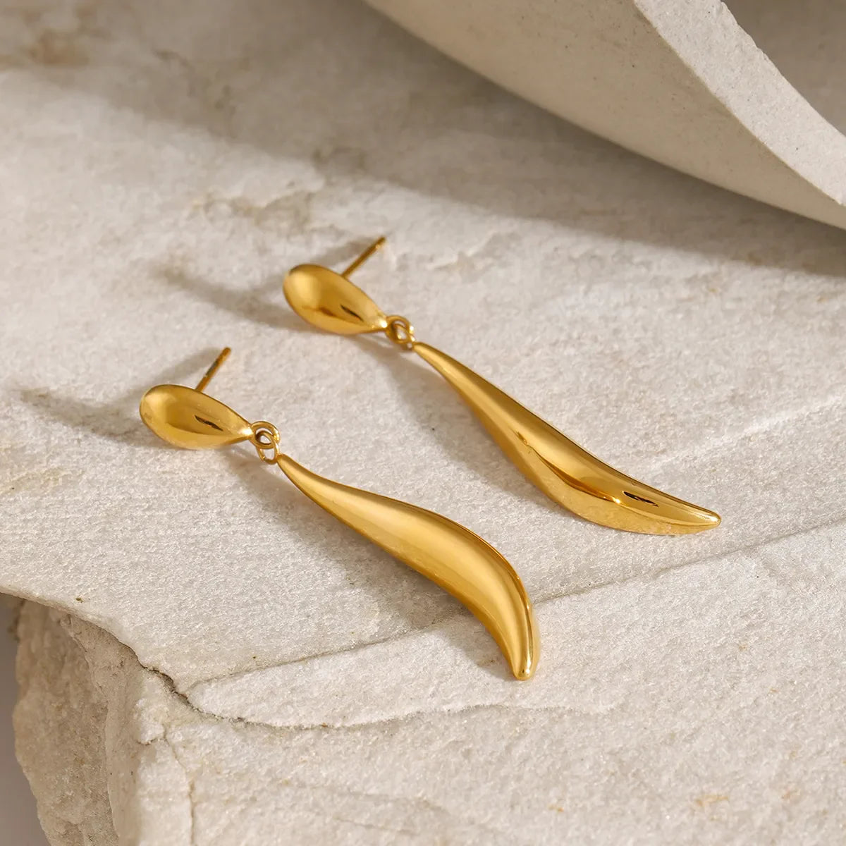 Mae Drop Earrings