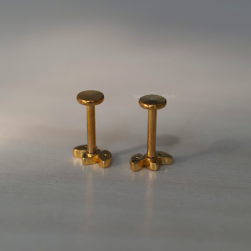 Iva Flat Studs - PAIR
