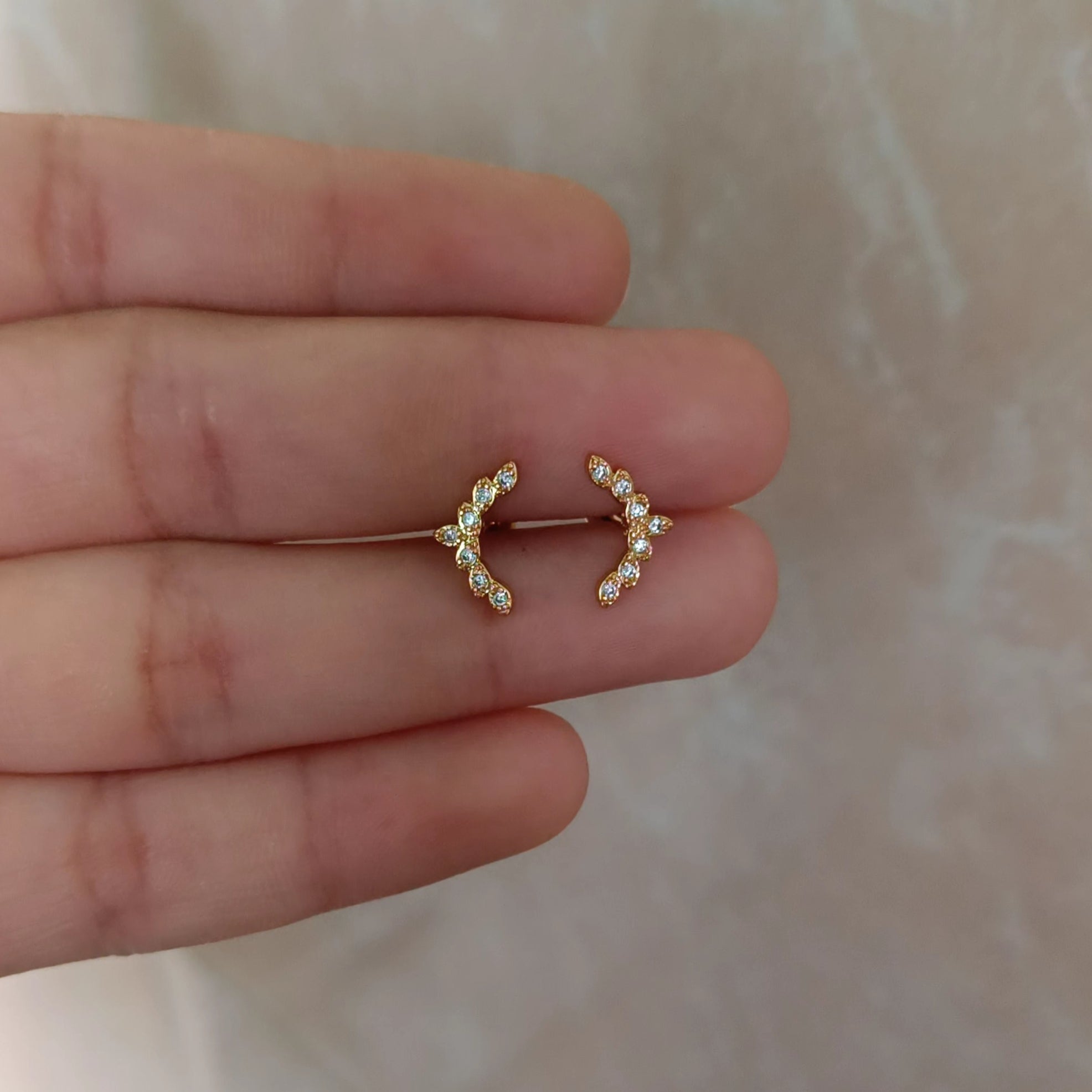 Ember curvy studs - Pair