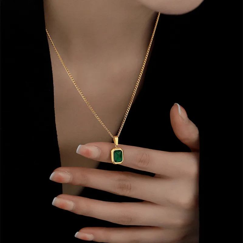 Nazia Pendant Necklace