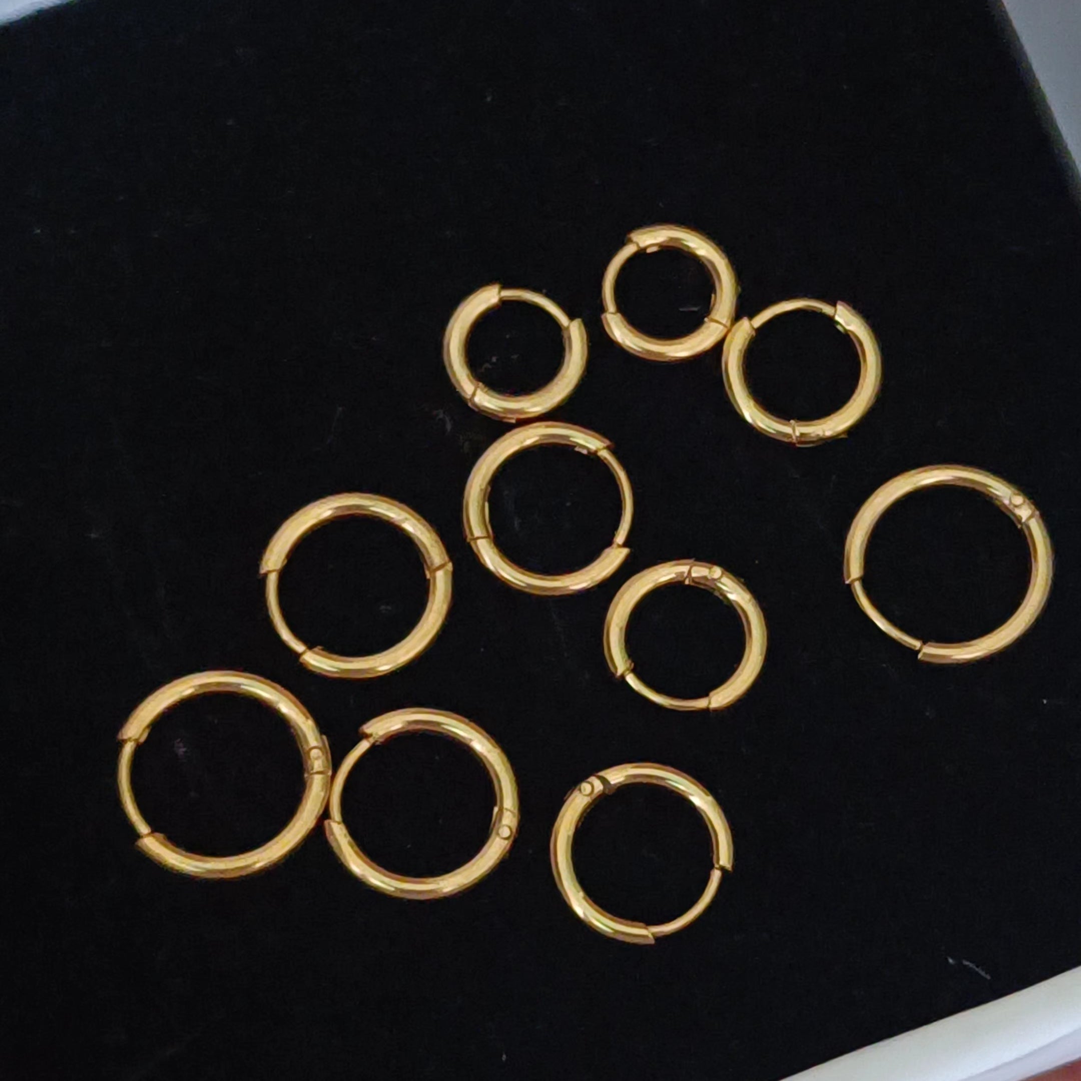 Simple Gold Hoops - Pair – Serenity Jewels