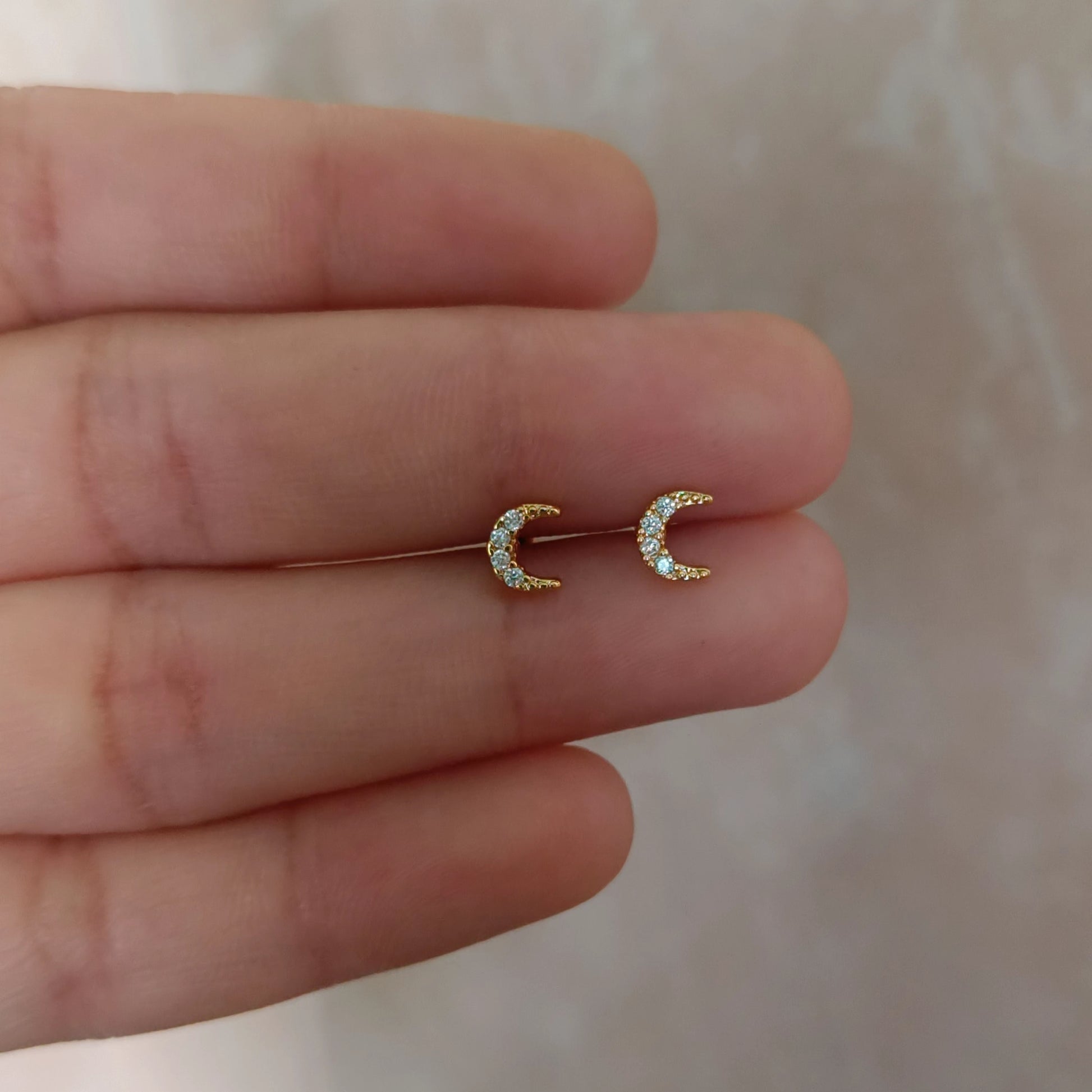 Small crescent moon studs - Pair