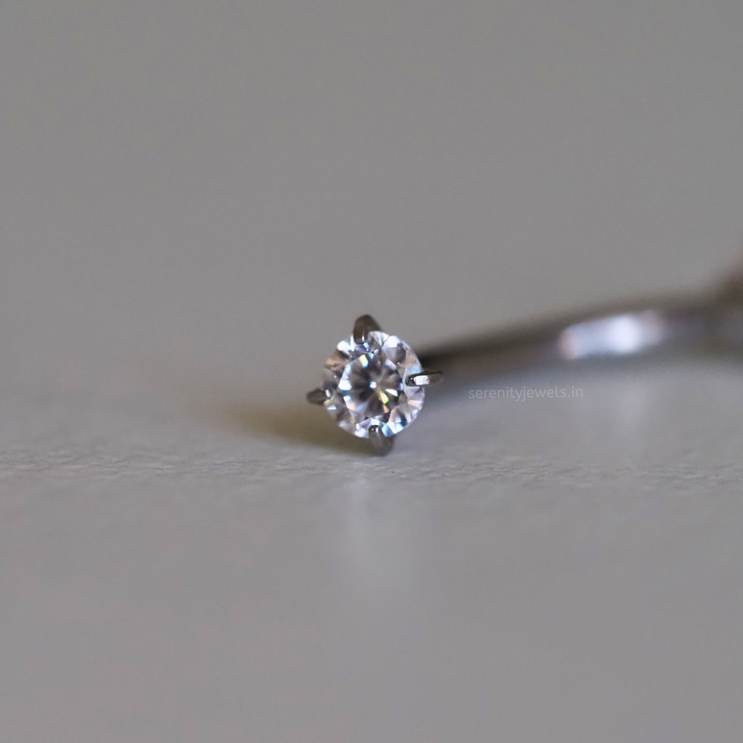 Simple Eyebrow Stud - SINGLE