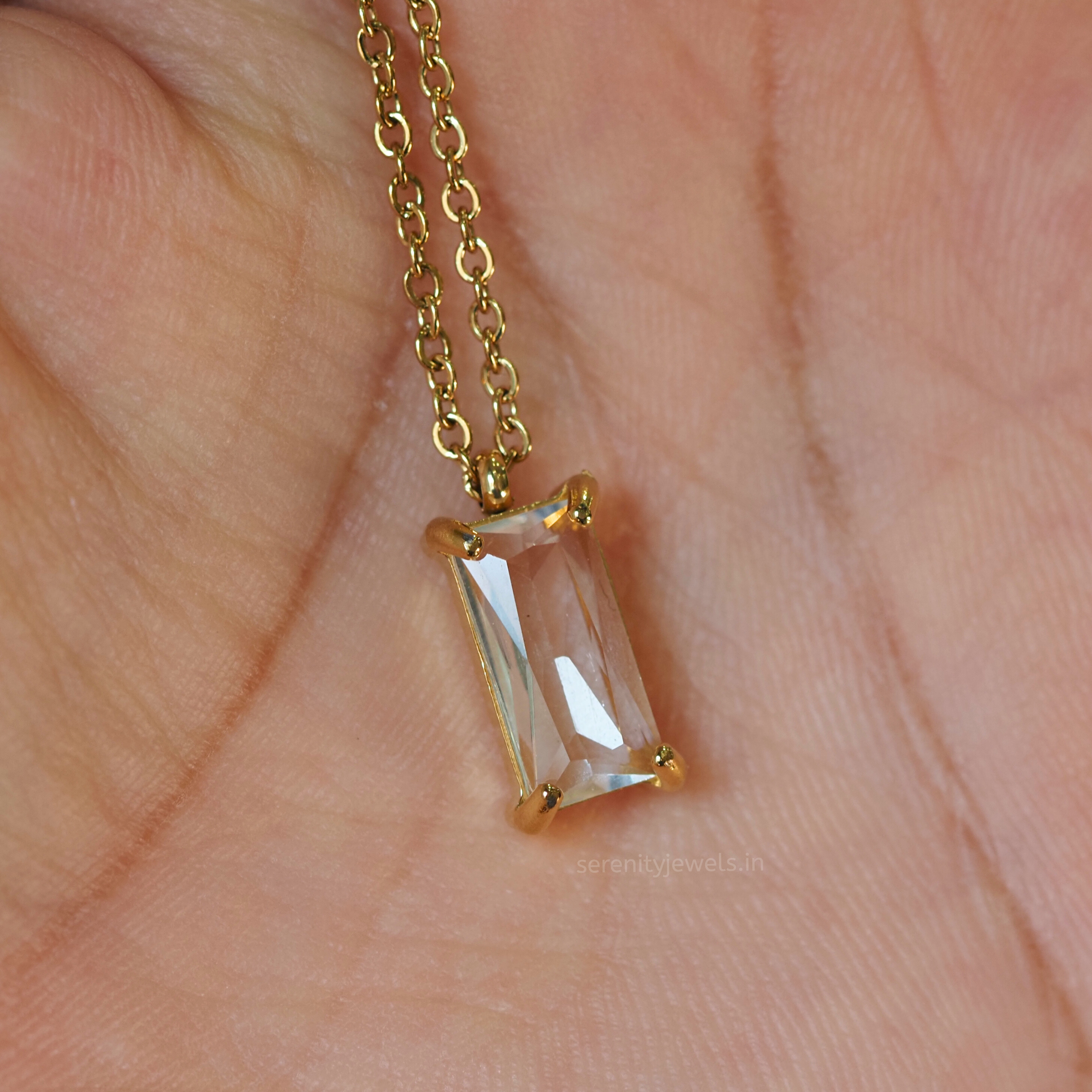 Gomez Solitaire Pendant Necklace