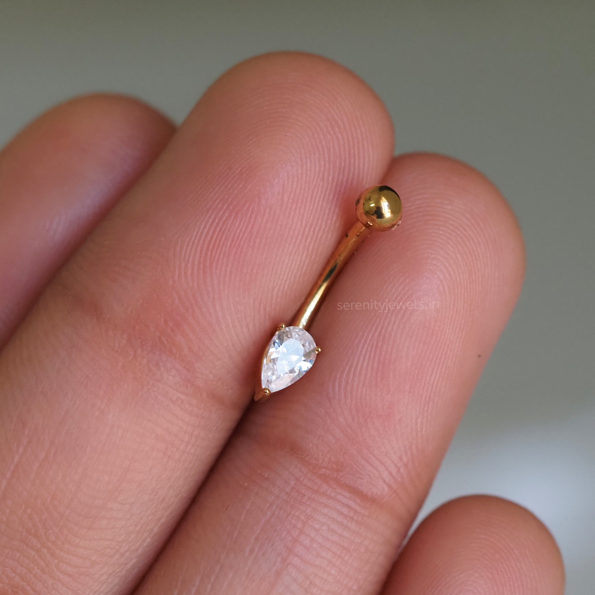 Pear Solitare Rook Stud - SINGLE