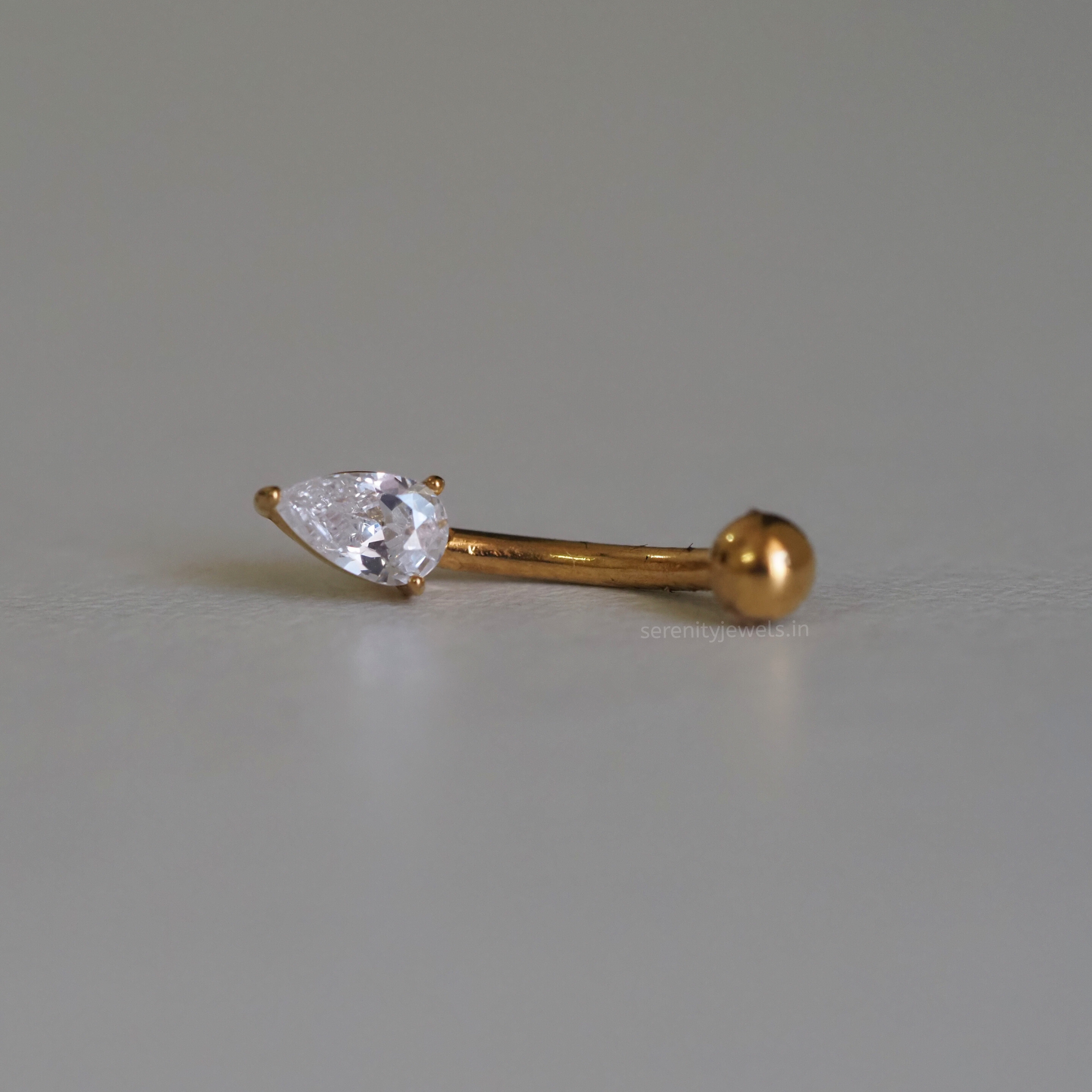 Pear Solitare Rook Stud - SINGLE