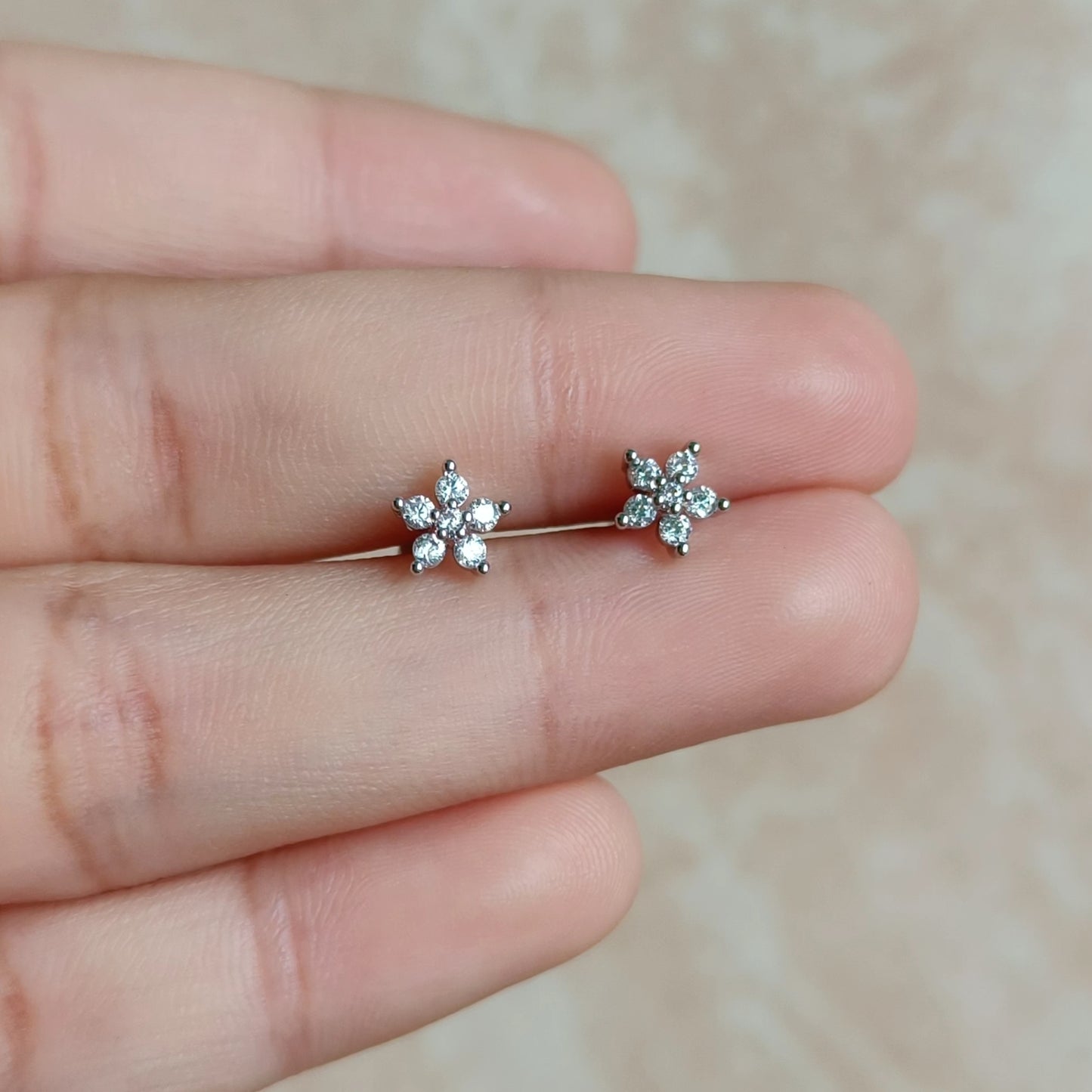 Flower studs - Pair