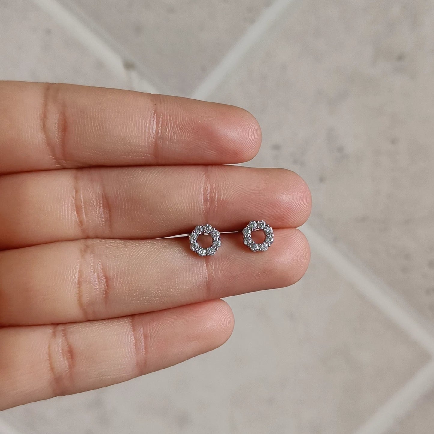 Round hollow studs - Pair